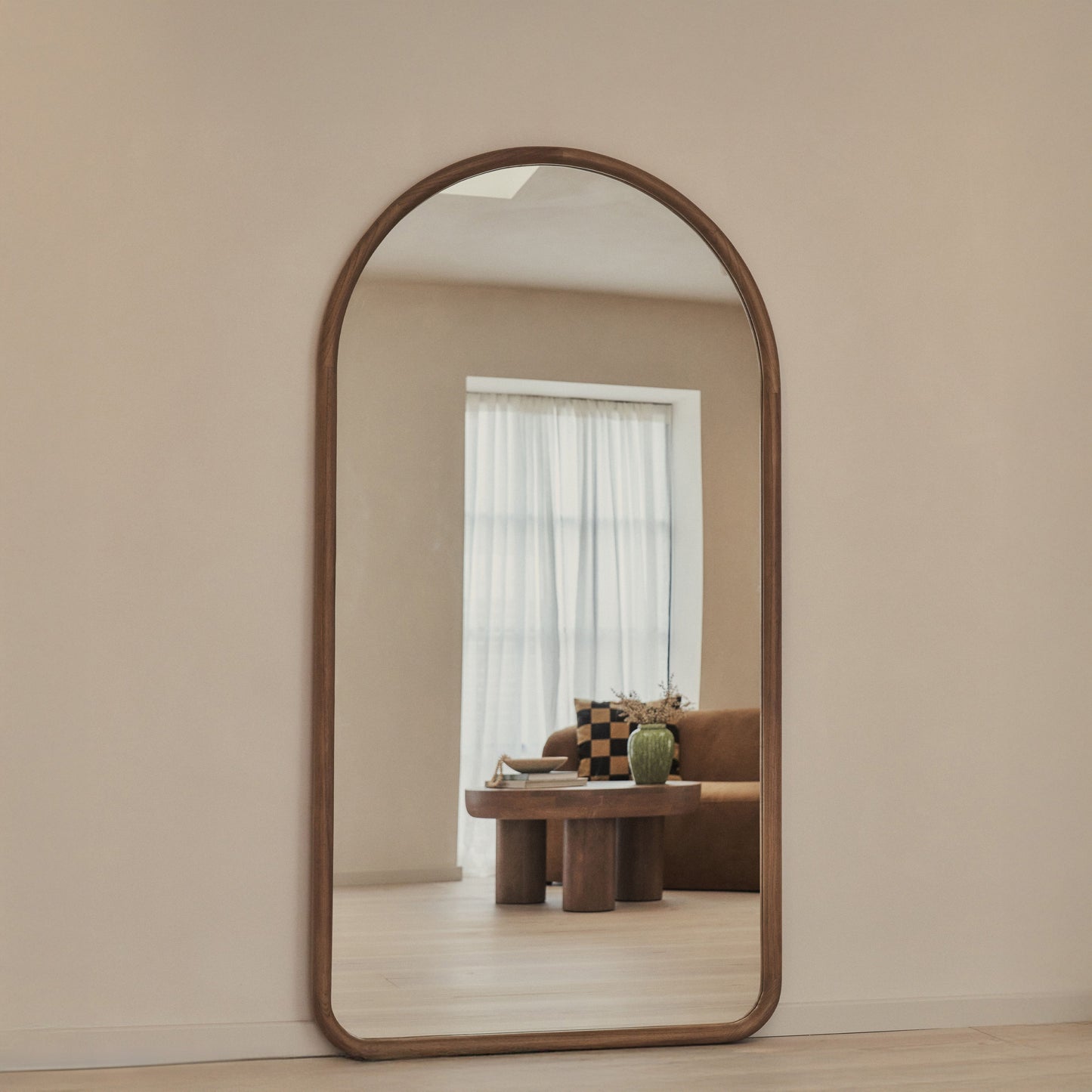 Milene – Specchio extra grande, a tutta altezza, curvo in legno caldo, 190 cm x 100 cm